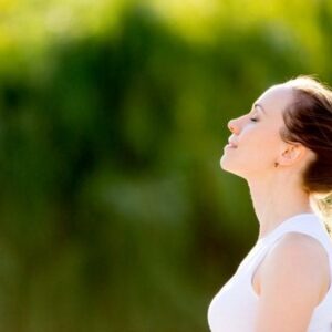 mujer-respirando-paz-600x400-1 mujer-respirando-paz-600x400-1